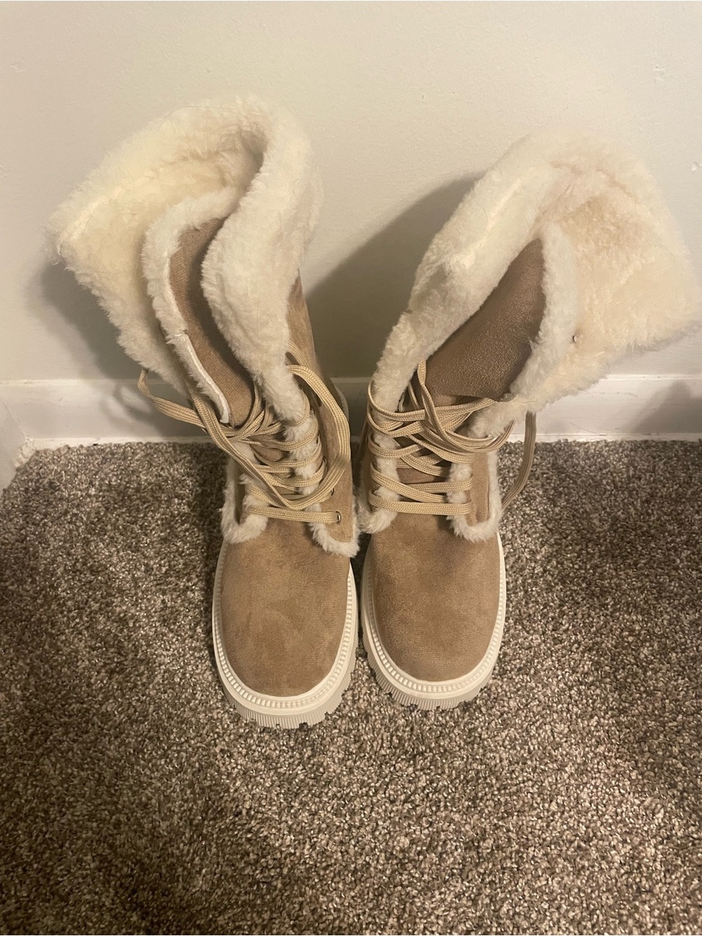 Women's Tan Suede Faux-Shearling Winter Boots size 9
